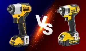 Dwie wkrętarki DeWalt: 12V XR Brushless i 18V XR Li-Ion, porównanie mocy i zastosowań.