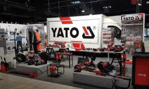 YATO - to firma oferująca szeroki asortyment narzędzi i sprzętu budowlanego. Na stoisku prezentowane są m.in. piły, wiertarki i inne elektronarzędzia.