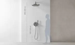 Wysokość baterii wannowej: deszczownica 200-220 cm, panel sterujący 110-130 cm. Sylwetka pokazuje idealne dopasowanie.