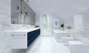 Elegancka łazienka z płytkami marmurowymi, złotymi armaturami i granatową zabudową. Wnętrze rozświetla naturalne światło wpadające przez okno.