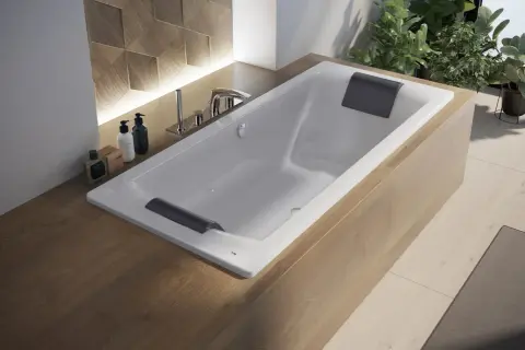 Nowa wanna z baterią, podświetlaną ścianą z drewna i roślinami. Idealne miejsce na relaks.
