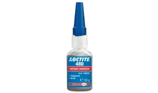 Loctite 480, czarny, utwardzony klej błyskawiczny, idealny do pytania: czym skleić aluminium.